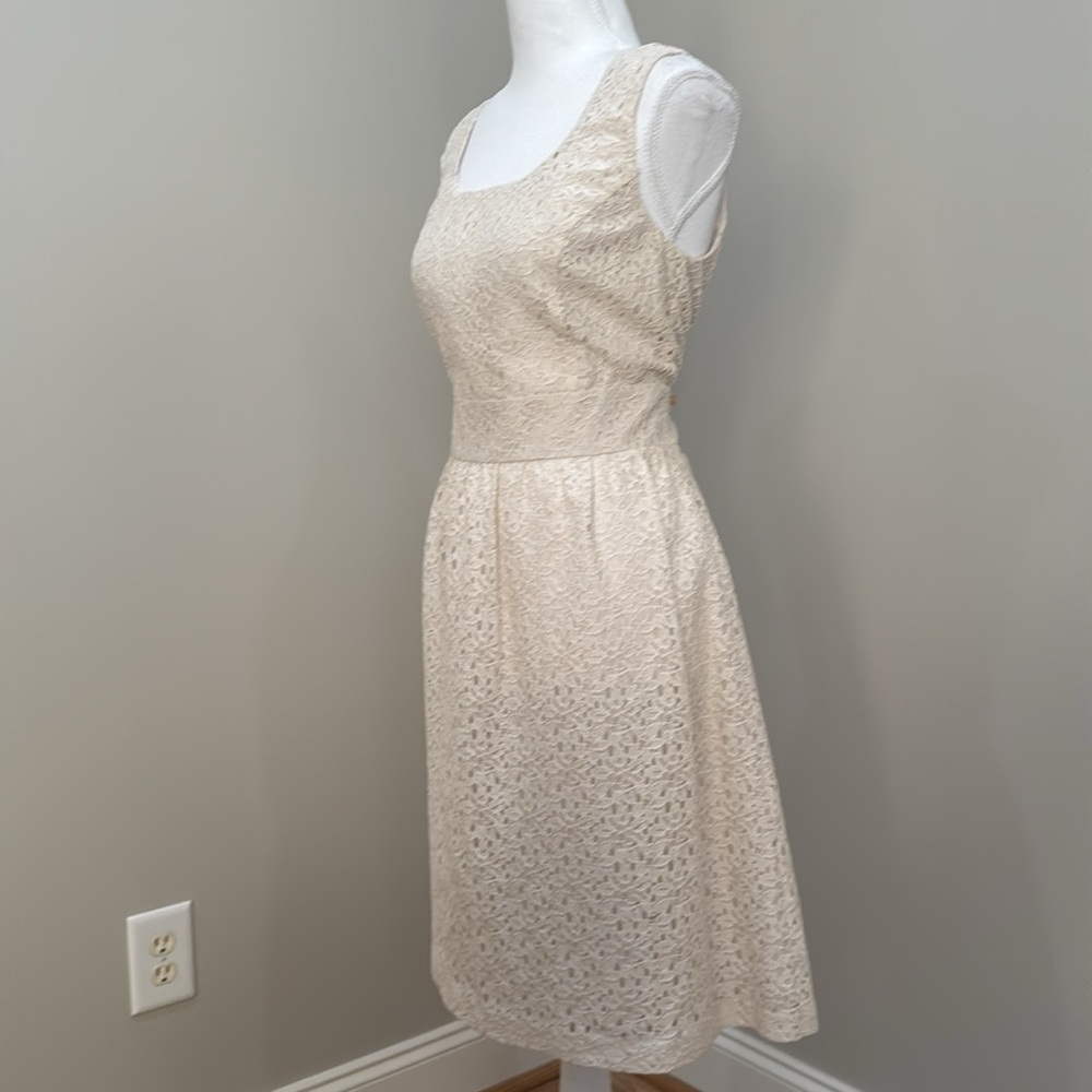 Off-White Lace Midi Sleeveless Dress with Wide-U Neckline and Banded Waistline - Picture 4 of 8